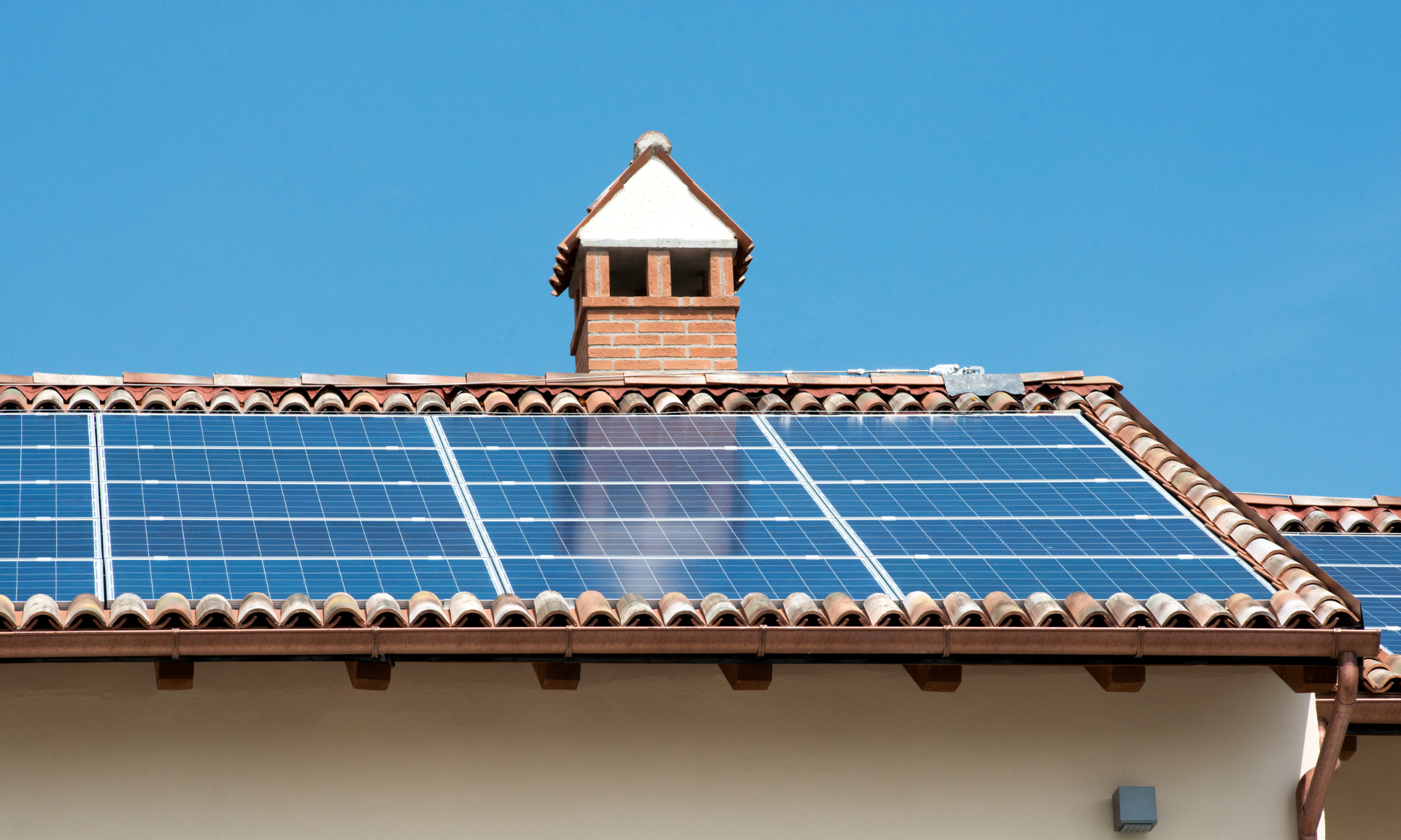 des panneaux photovoltaïques sur une maison